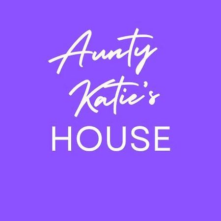 Хостел Aunty Katie'S House, Ni Tourist Board Certified & Located On The Main Oldpark Road To Belfast, With Free Continental Breakfast & Free Ultra Fast Sky Internet, Free Sky Sports & Free Sky Cinema, Self-Check In After 10Pm Gmt Экстерьер фото