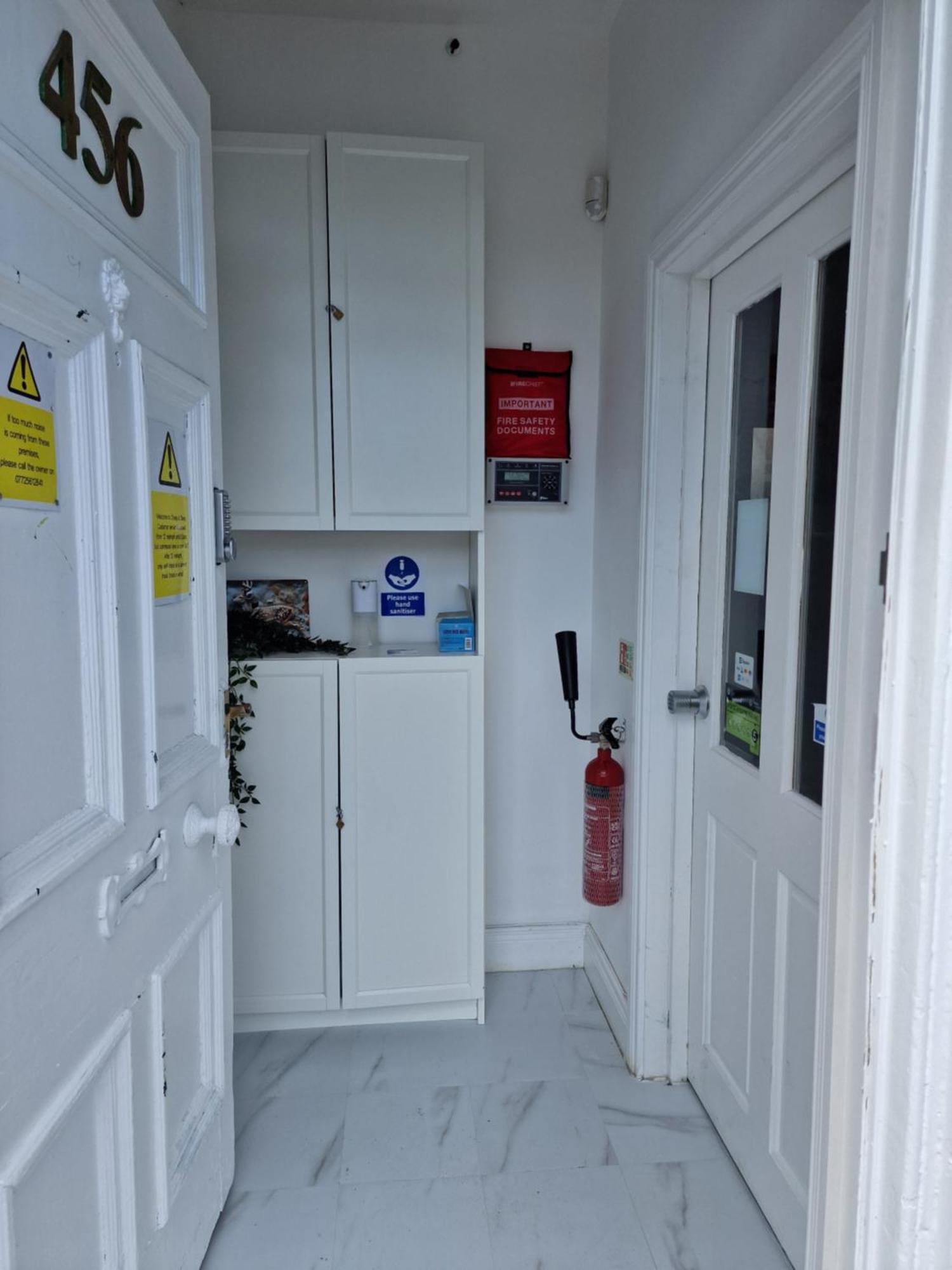 Хостел Aunty Katie'S House, Ni Tourist Board Certified & Located On The Main Oldpark Road To Belfast, With Free Continental Breakfast & Free Ultra Fast Sky Internet, Free Sky Sports & Free Sky Cinema, Self-Check In After 10Pm Gmt Экстерьер фото