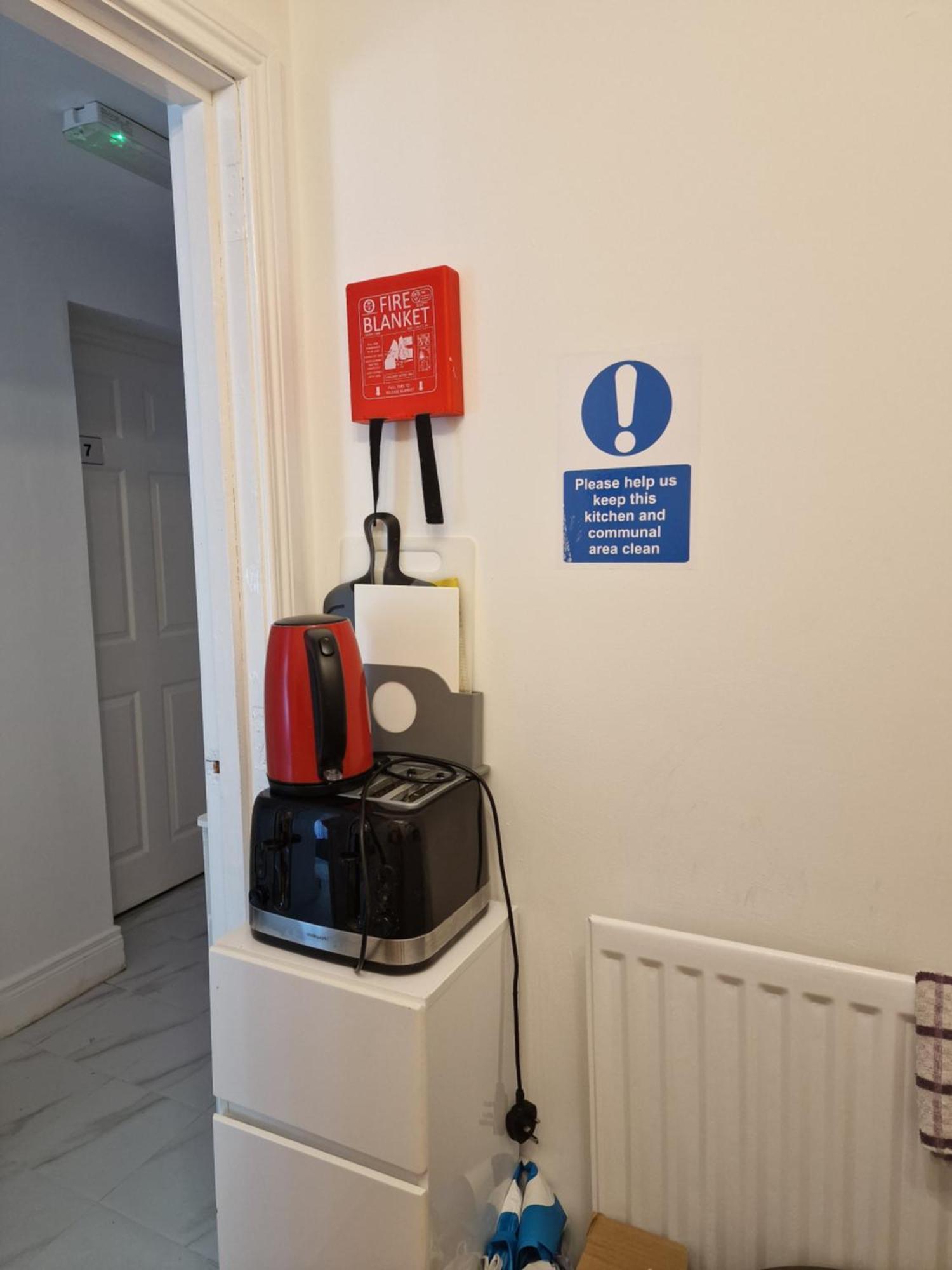 Хостел Aunty Katie'S House, Ni Tourist Board Certified & Located On The Main Oldpark Road To Belfast, With Free Continental Breakfast & Free Ultra Fast Sky Internet, Free Sky Sports & Free Sky Cinema, Self-Check In After 10Pm Gmt Экстерьер фото