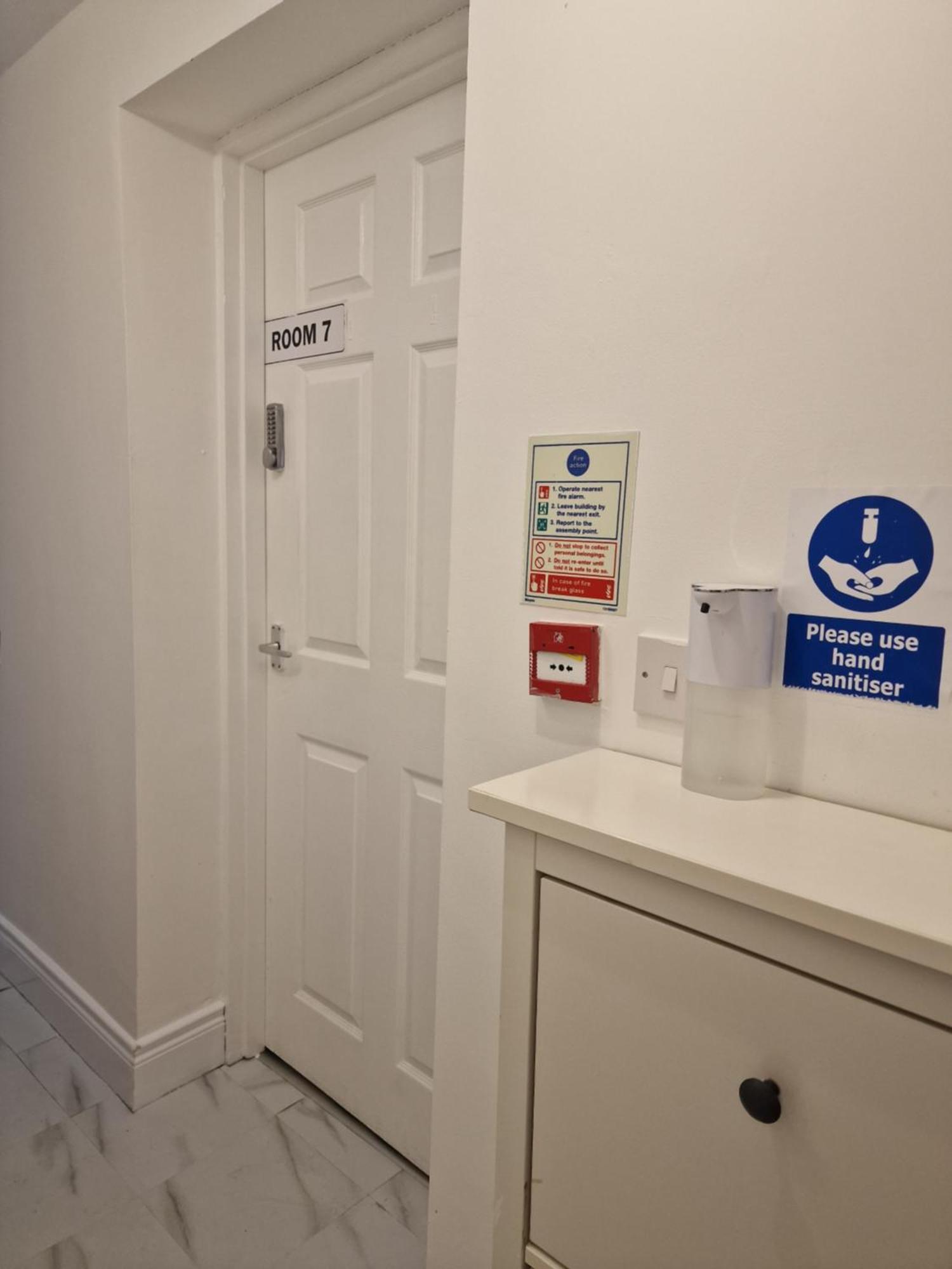 Хостел Aunty Katie'S House, Ni Tourist Board Certified & Located On The Main Oldpark Road To Belfast, With Free Continental Breakfast & Free Ultra Fast Sky Internet, Free Sky Sports & Free Sky Cinema, Self-Check In After 10Pm Gmt Экстерьер фото