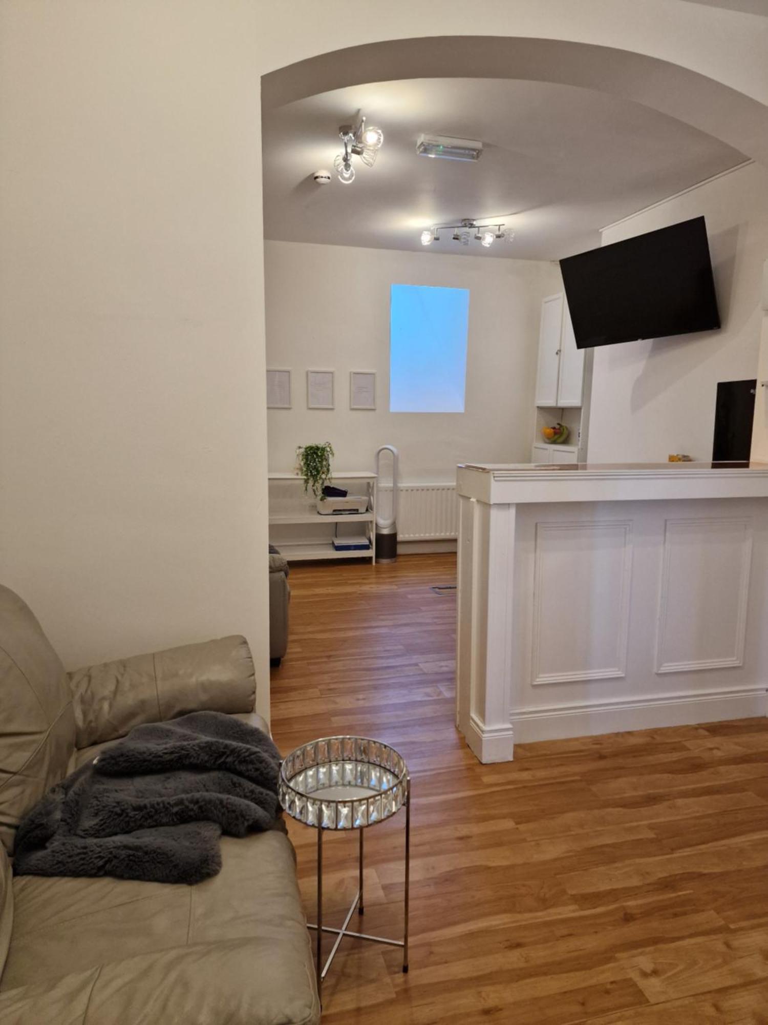 Хостел Aunty Katie'S House, Ni Tourist Board Certified & Located On The Main Oldpark Road To Belfast, With Free Continental Breakfast & Free Ultra Fast Sky Internet, Free Sky Sports & Free Sky Cinema, Self-Check In After 10Pm Gmt Экстерьер фото