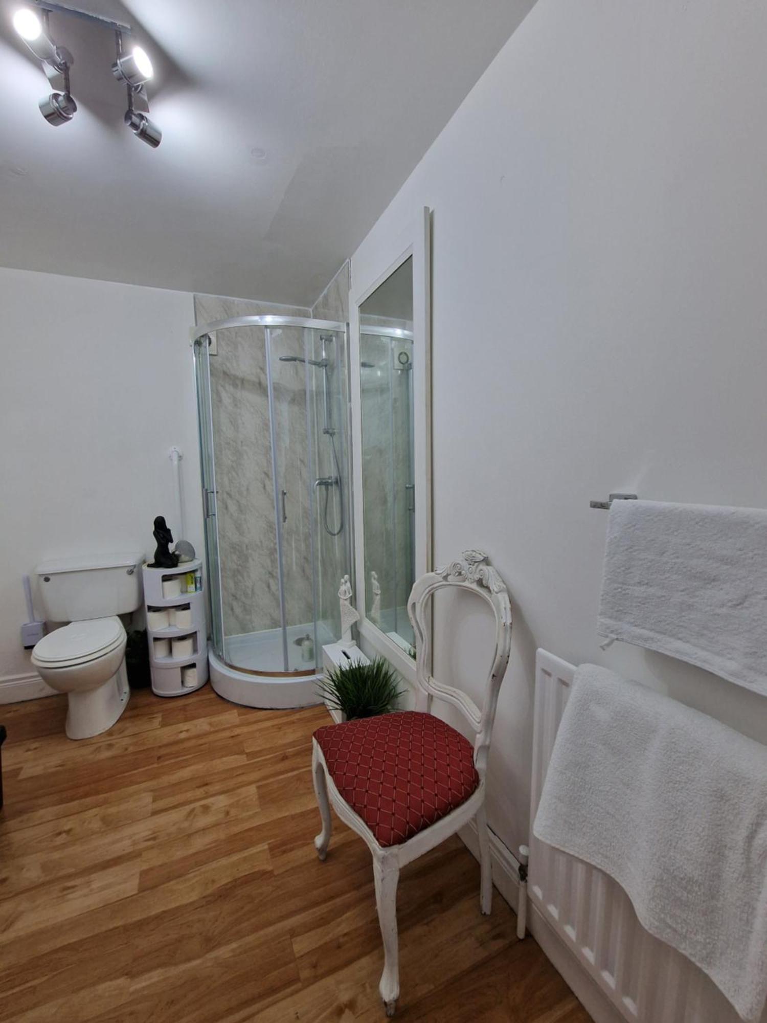 Хостел Aunty Katie'S House, Ni Tourist Board Certified & Located On The Main Oldpark Road To Belfast, With Free Continental Breakfast & Free Ultra Fast Sky Internet, Free Sky Sports & Free Sky Cinema, Self-Check In After 10Pm Gmt Экстерьер фото