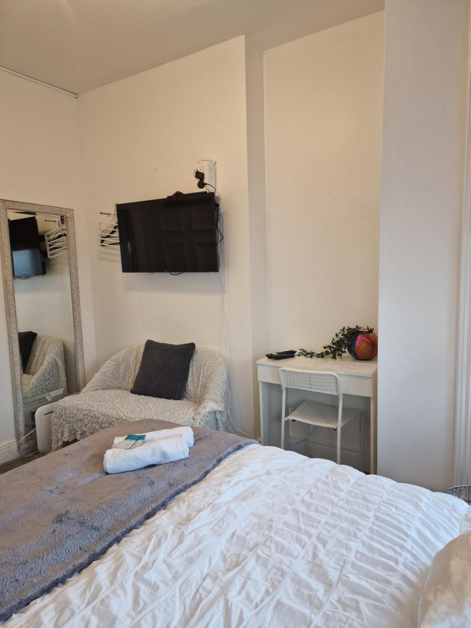 Хостел Aunty Katie'S House, Ni Tourist Board Certified & Located On The Main Oldpark Road To Belfast, With Free Continental Breakfast & Free Ultra Fast Sky Internet, Free Sky Sports & Free Sky Cinema, Self-Check In After 10Pm Gmt Экстерьер фото
